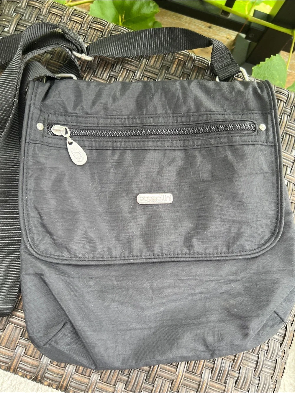 Baggallini Black Lightweight Messenger Crossbody
